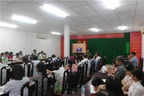 Ảnh: Quang cảnh đảng viên, quần chúng tham dự Hội nghị tại điểm cầu Đảng bộ bộ phận Trung tâm Khuyến nông và Dịch vụ nông nghiệp.